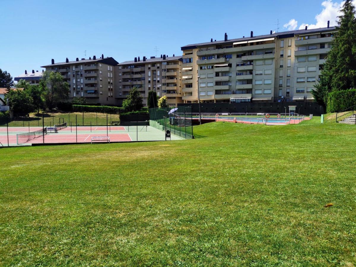 Oroel Apartment Jaca Exterior photo