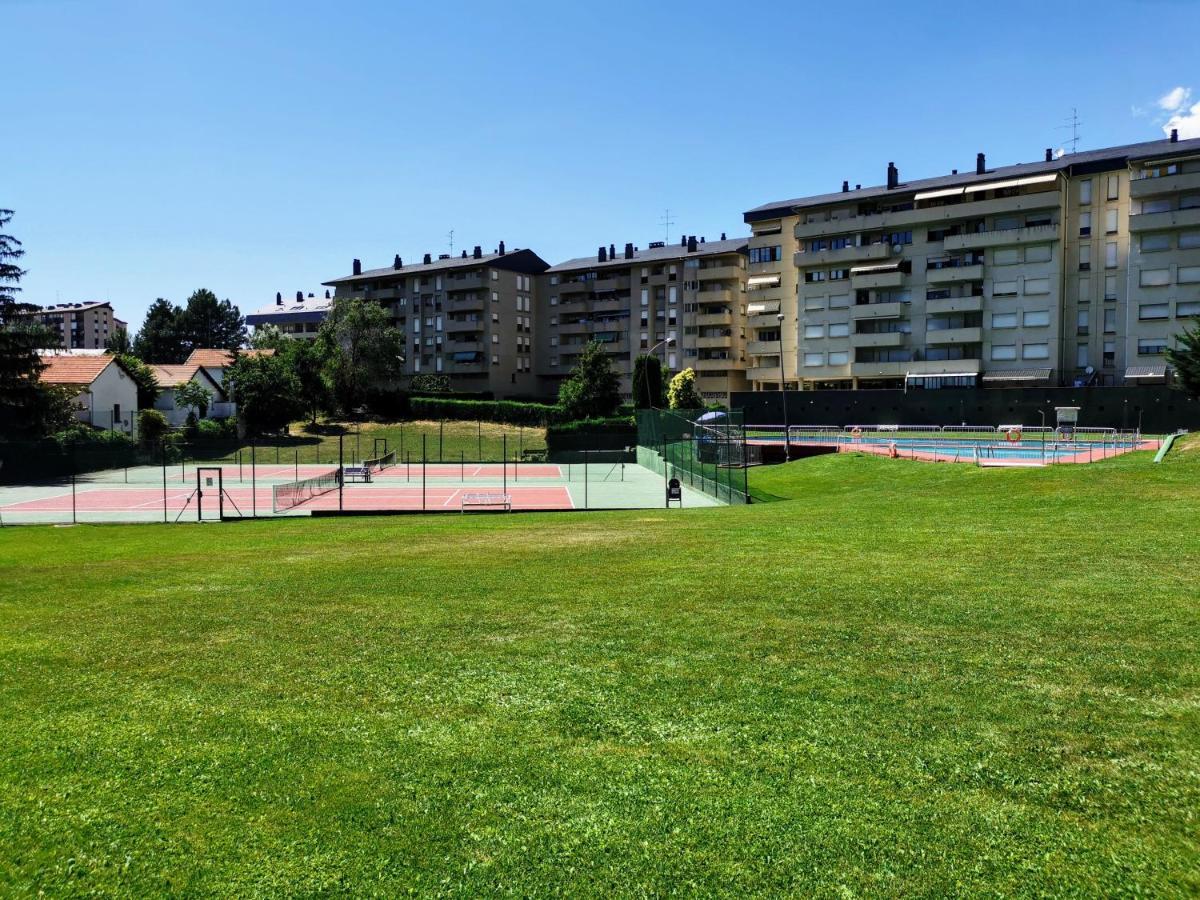 Oroel Apartment Jaca Exterior photo