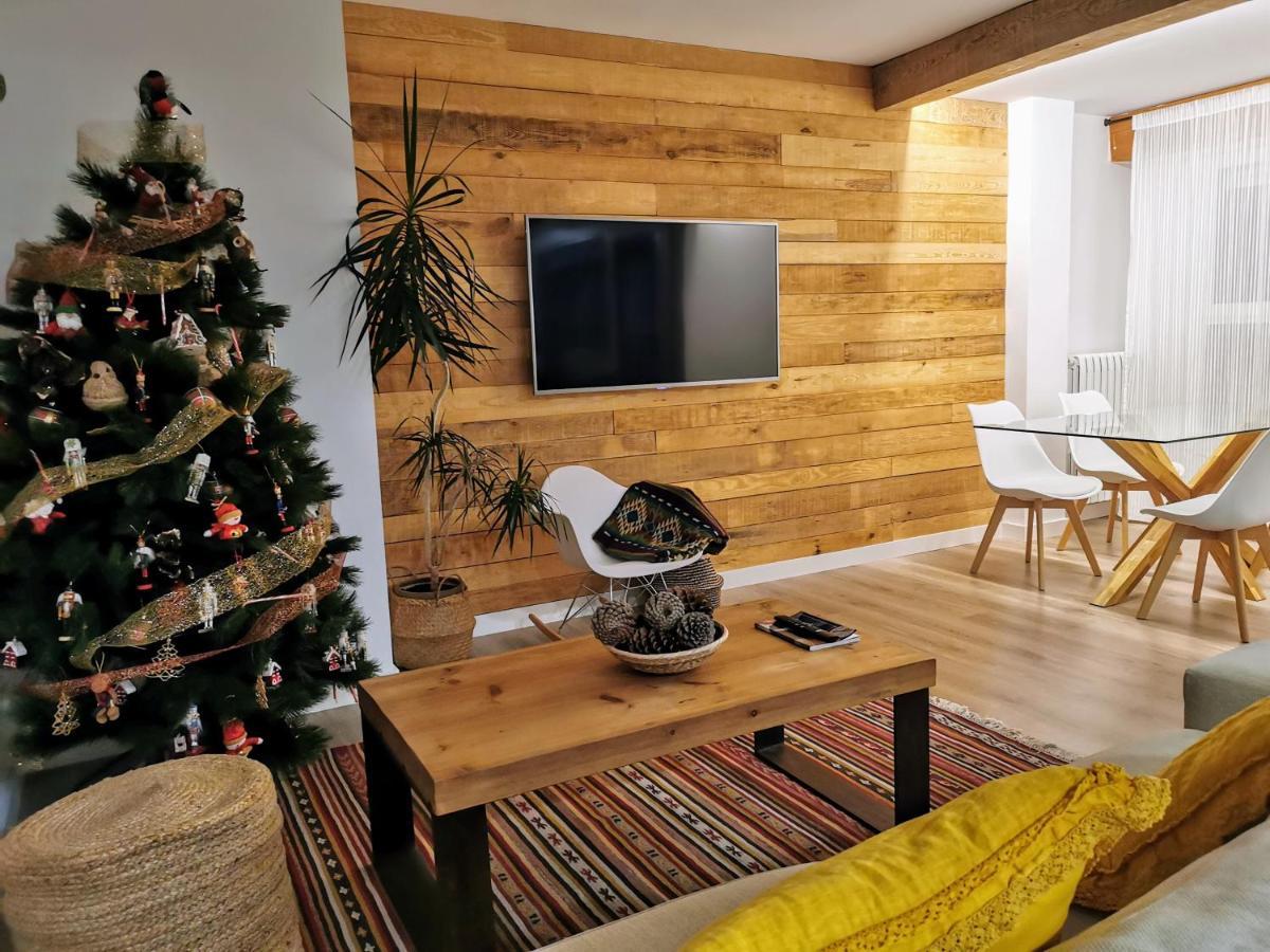 Oroel Apartment Jaca Exterior photo