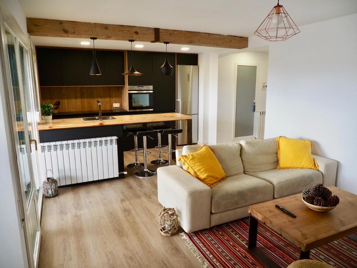 Oroel Apartment Jaca Exterior photo
