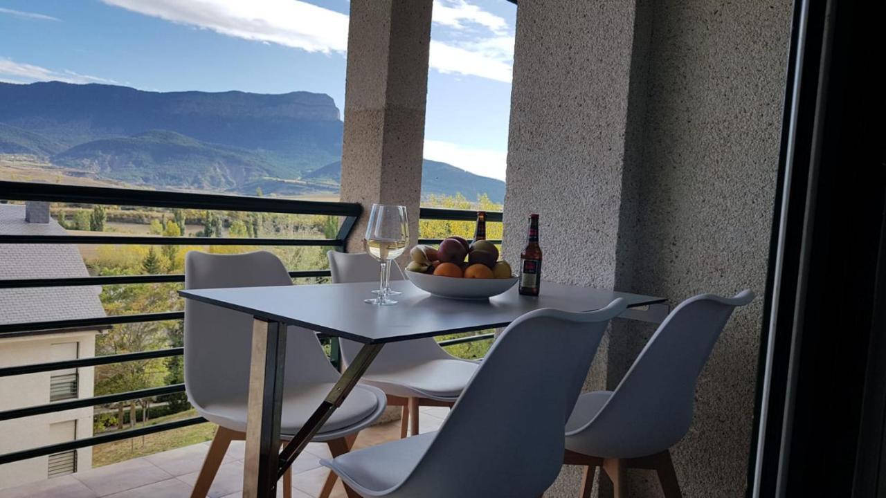 Oroel Apartment Jaca Exterior photo
